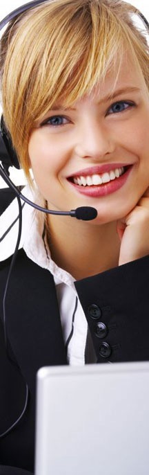 Ragazza al telefono nel call center